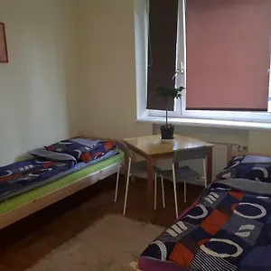 Homestay Macedonia, Warsaw